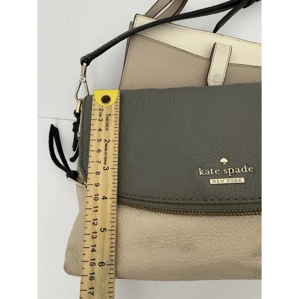 Kate‎ Spade New York creme/black purse w/ shoulder strap RN0102760 used